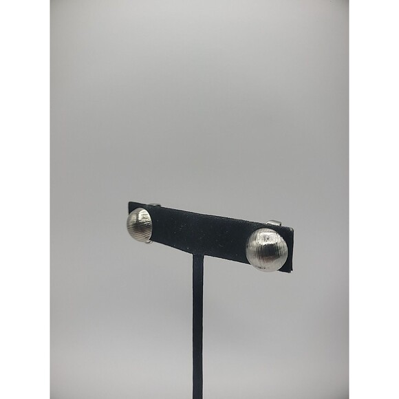 Vintage Earrings Clip On Silver Tone Round Textured Jewelry Costume - Picture 6 of 16